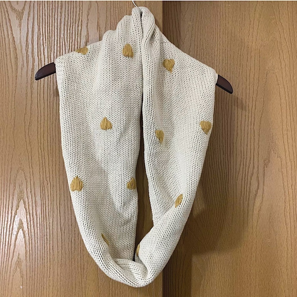BETSEY JOHNSON Cream White Infinity Scarf Gold Hearts metallic throwback